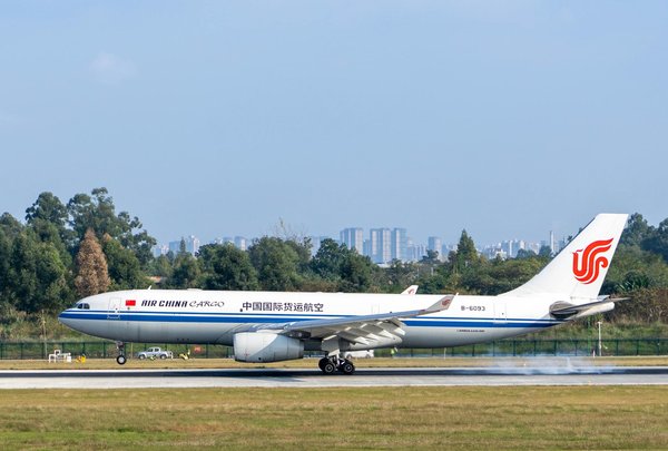 Quels conseils pour louer une maison de vacances en Provence avec des ateliers de sculpture sur pierre et des visites de carrières?